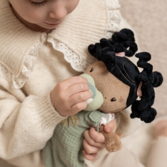 Bebé Evi con canastilla y accesorios ▻ Infantdeco